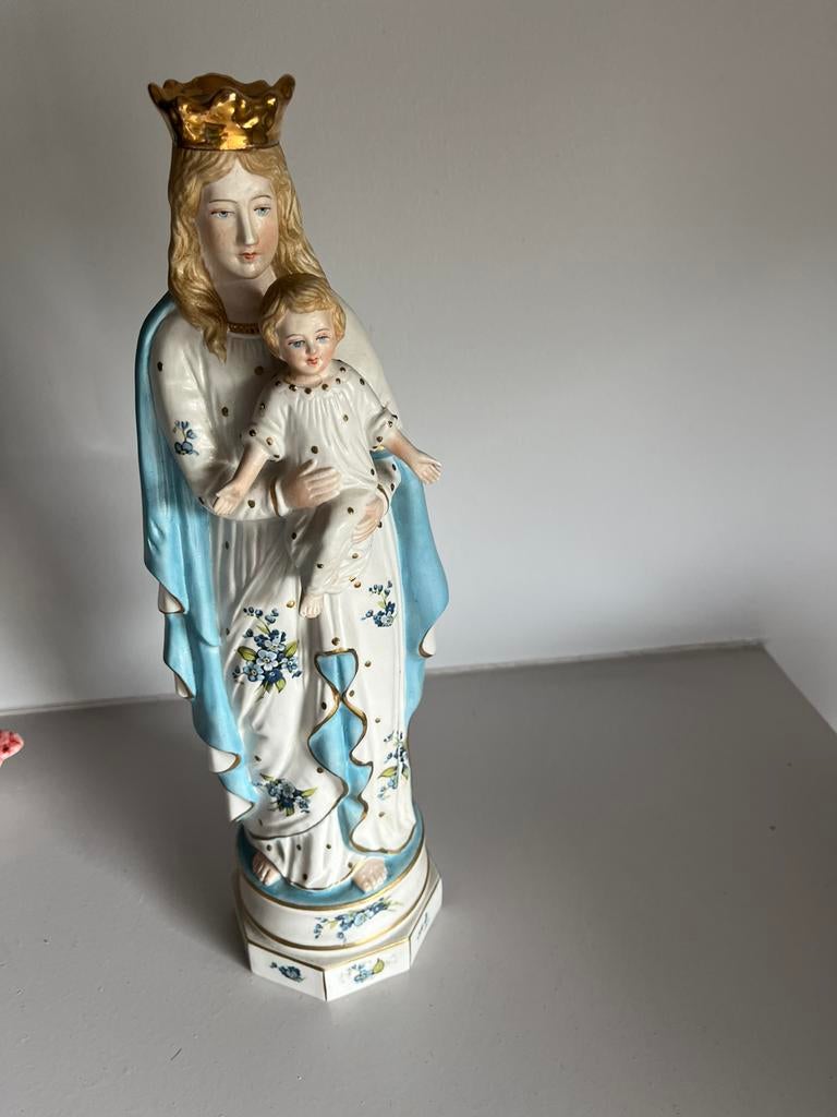 Porseleinen madonna met kind, Ophalen