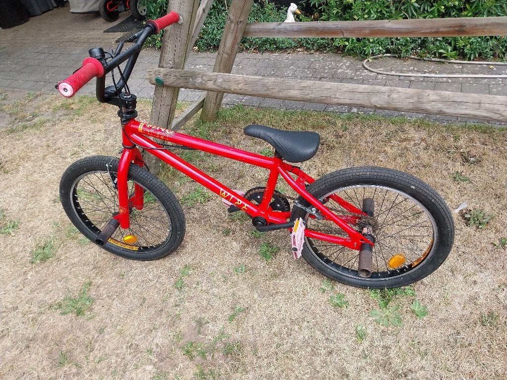 BMX 20 inch, Fietsen en Brommers, Ophalen, Zo goed als nieuw, Btwin Decathlon, Voetsteunen