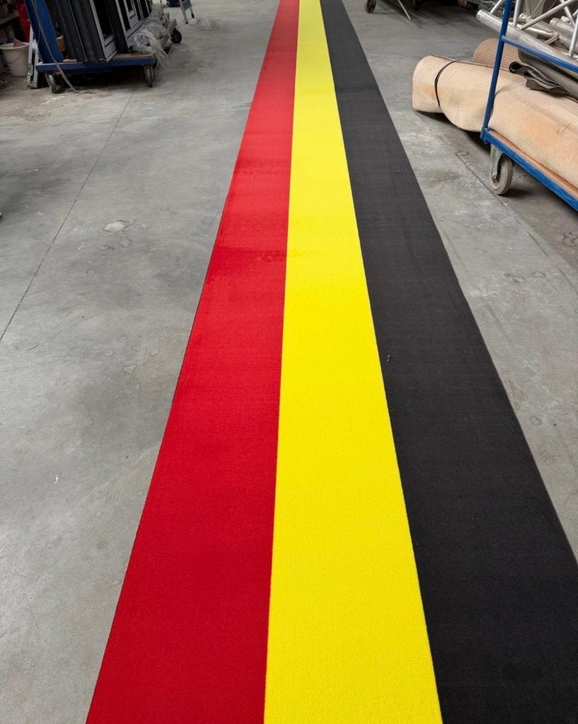 Te koop : Tapijt Belgische Vlag (Nieuw op rol), Huis en Inrichting, Stoffering | Tapijten en Vloerkleden, Ophalen, Overige kleuren