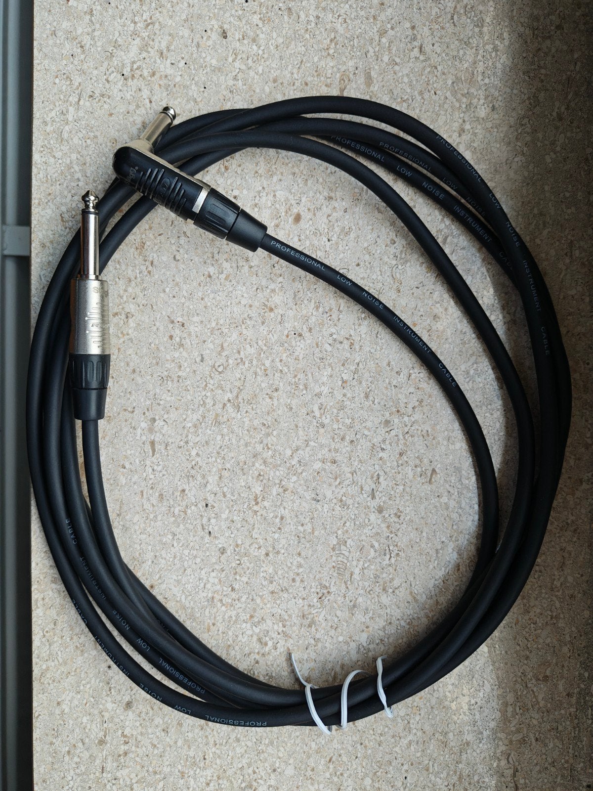 Guitar Lead Stagg Right Angle Jack to Straight Jack, 3,3m, Enlèvement ou Envoi, Comme neuf, Instrument