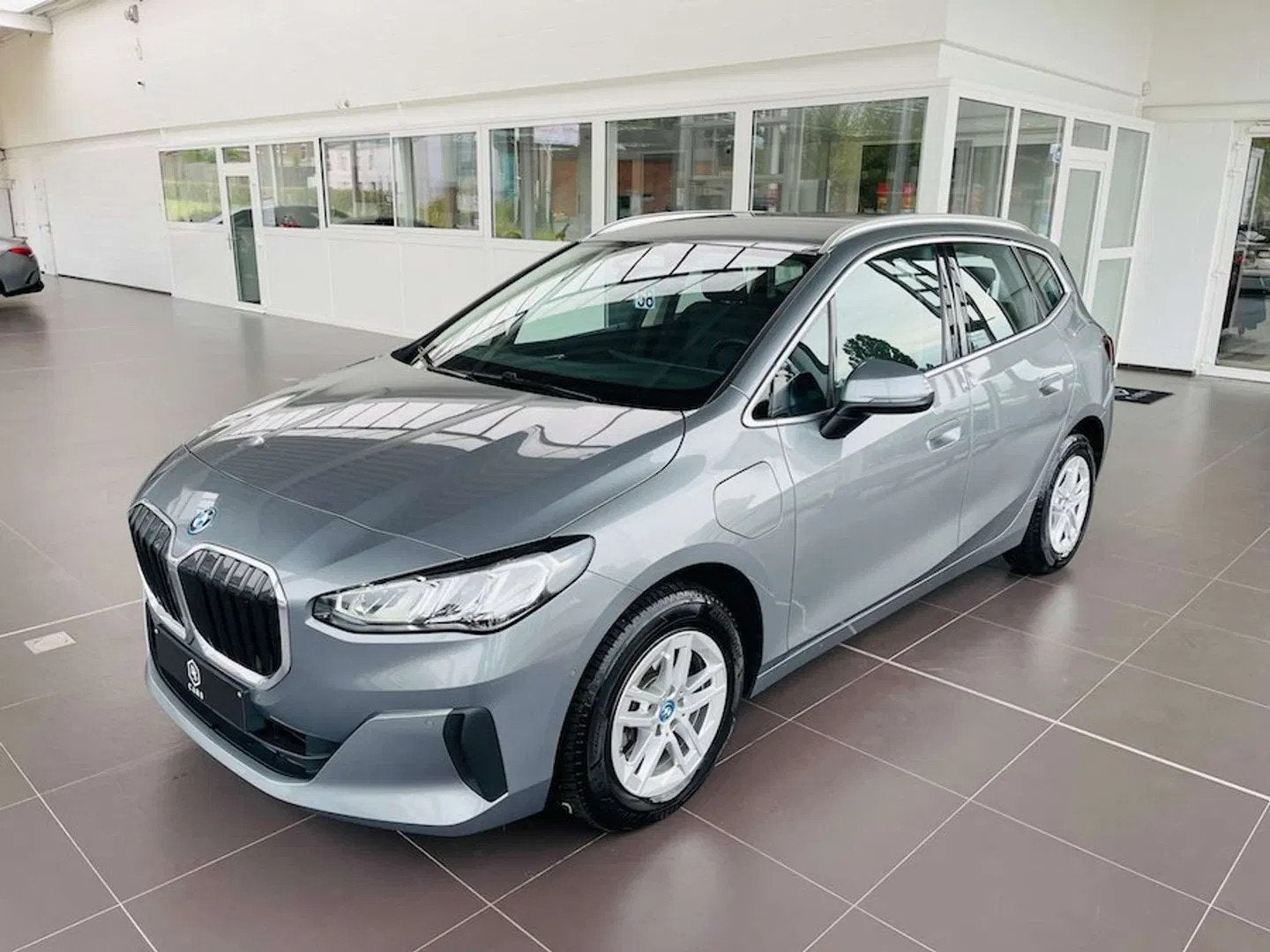 BMW 2 Serie 225 xeA PHEV * GARANTIE + LED + GPS * (bj 2023), Auto's, BMW, Stof, Gebruikt, Euro 6, 2 Reeks