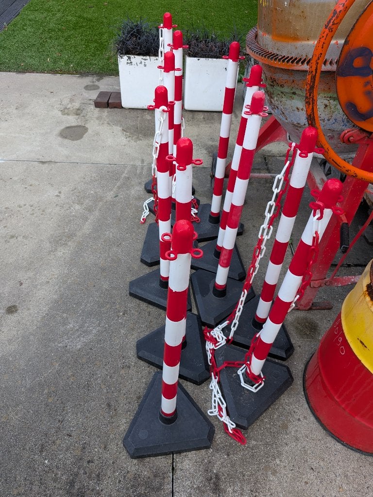 afzetpalen wit/rood met ketting en voet, Ophalen, Zo goed als nieuw