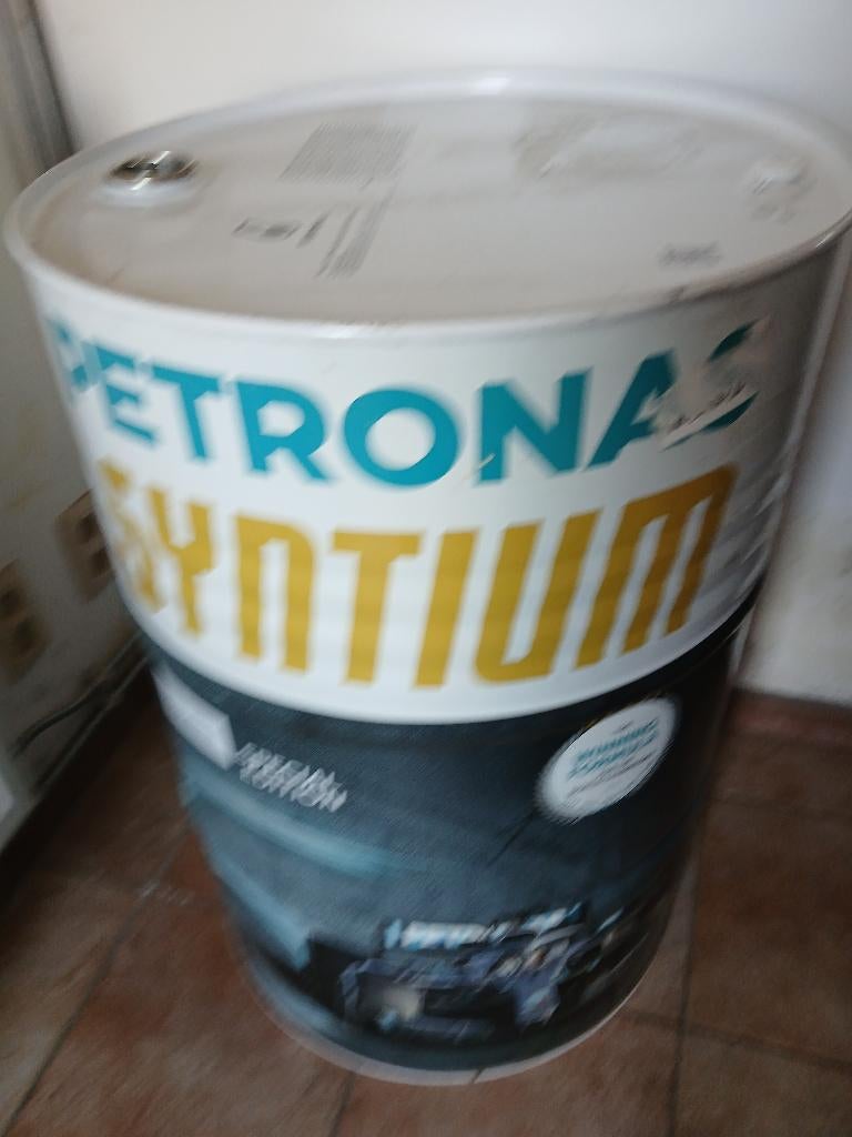 Tonneau mercedes petronas, Enlèvement ou Envoi, Utilisé