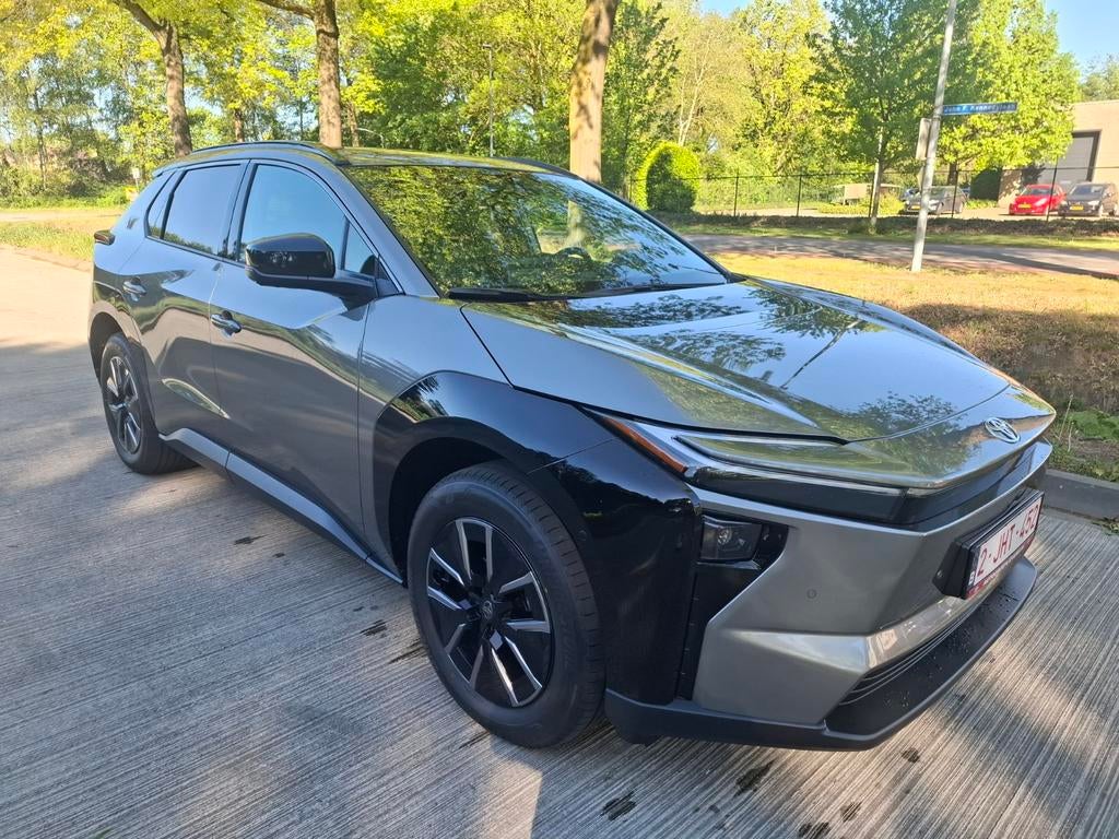 Toyota BZ4X Executive doit partir en raison d'un déménagemen, Argent ou Gris, Achat, 750 kg, Noir