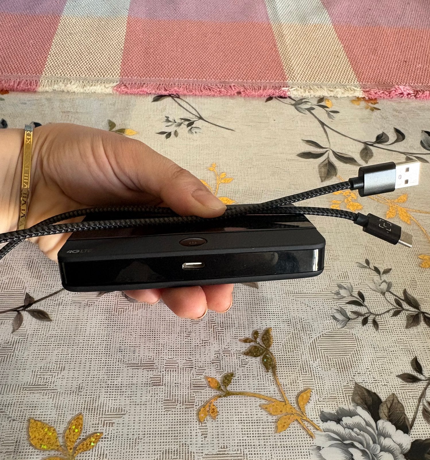 TP-Link 4G LTE mobiele wifi-router (MiFi) met lader, Computers en Software, Ophalen, Zo goed als nieuw
