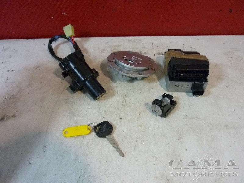 ENSEMBLE DE VERROU ET CYLINDRE DE PORTES Honda, Dhr. S. di Majo, Utilisé, Info@cama-motorparts.nl, P.J. Troelstraweg 8 8
3144 CX  MAASSLUIS, NL