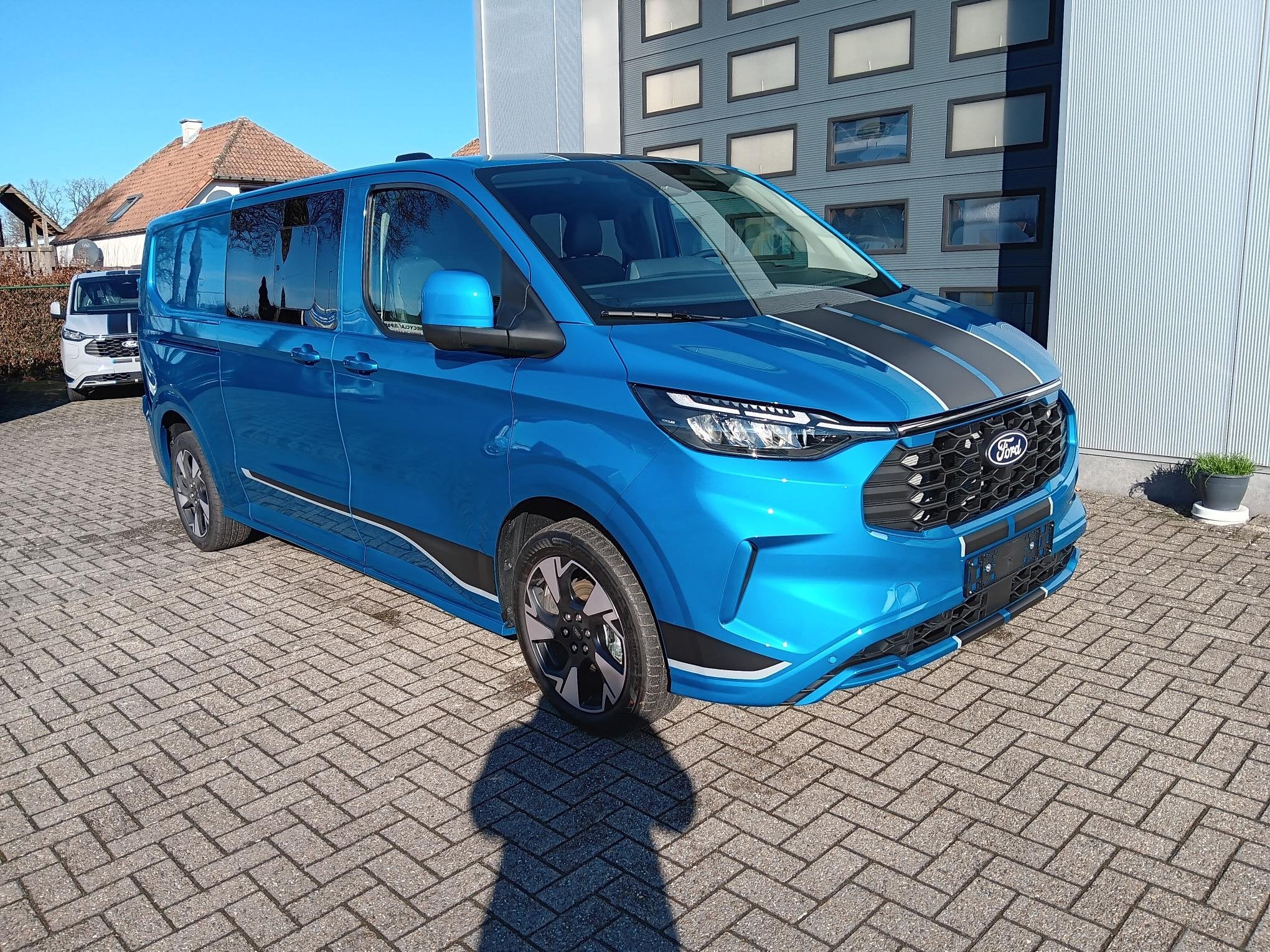 Ford Transit Custom L1 sport 170pk AUT trekhaak driver ass p, Auto's, Automaat, Zwart, Blauw, Bedrijf