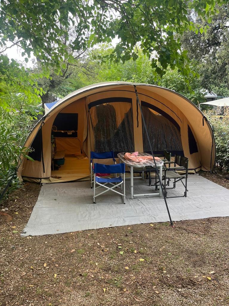 Cabanon Columbia 2011 — tente-roulotte spacieuse et robuste, Caravanes & Camping, Caravanes pliantes, Enlèvement, Cabanon
