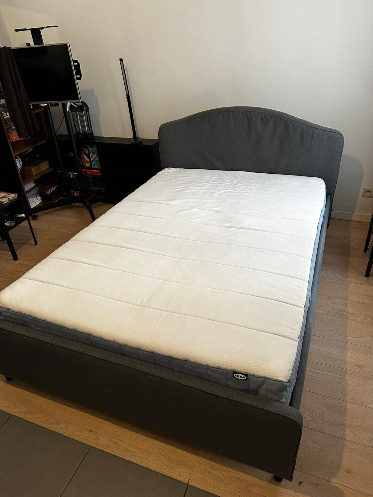 Cadre de lit avec matelas, Gris, Enlèvement, 200 cm, Deux personnes