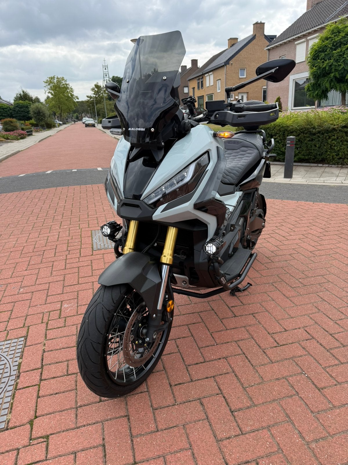 Honda XADV 750 - Akrapovic 2024 Puco bleu carbone, Scooter, Occasion, 2 cylindres, Particulier