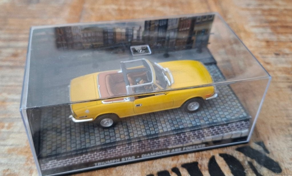 JAMES BOND 007 TRIUMPH V8 Stag 1971 1/43 IXO UH Neuve+Boite, Enlèvement ou Envoi, Neuf, Voiture, Universal Hobbies