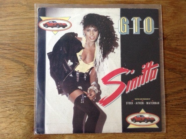 single sinitta, 7 inch, Ophalen of Verzenden, Pop, Beschermende buitenhoes