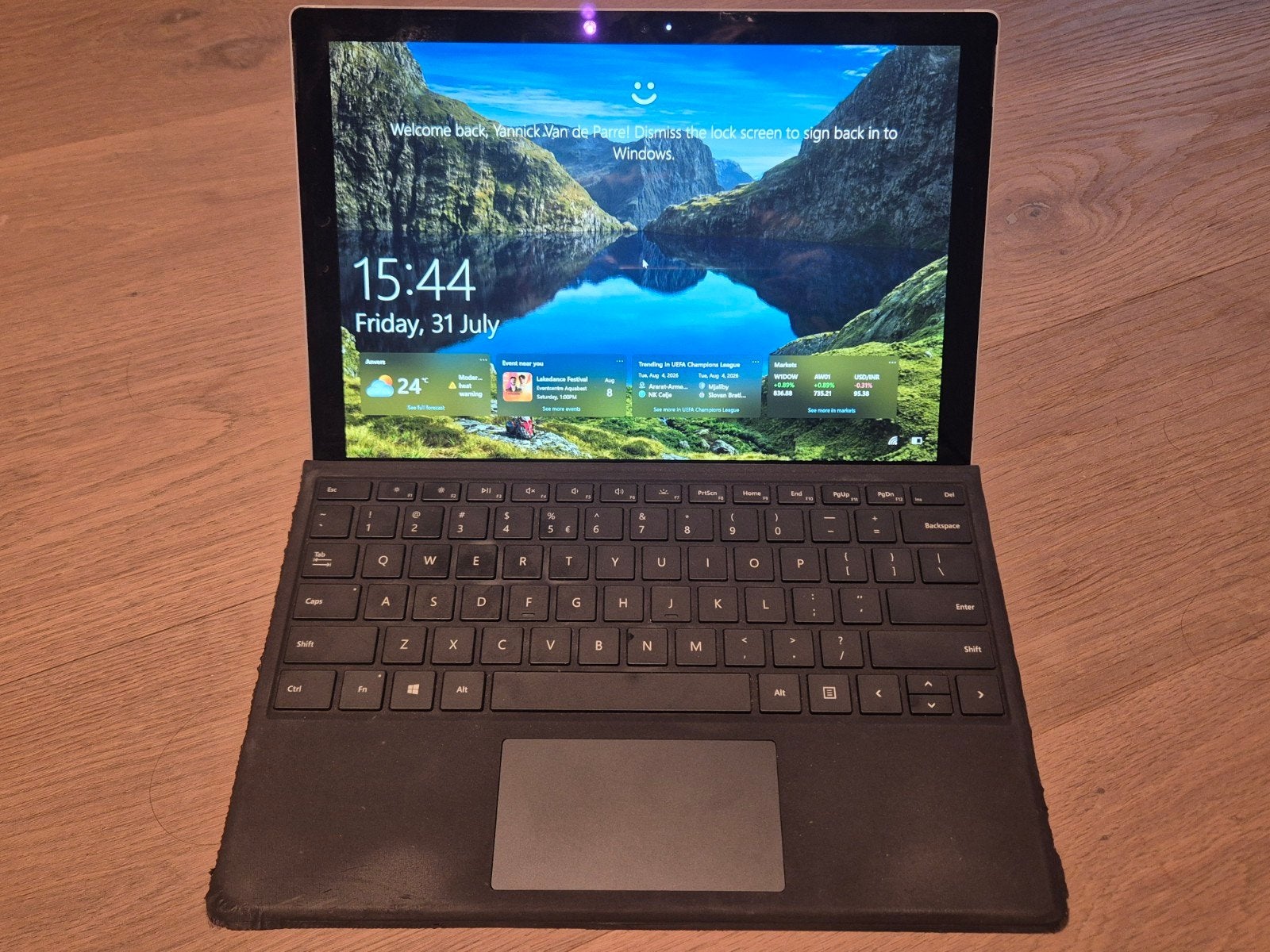 Microsoft Surface Pro 5 (2017) - i5-7300U / 8GB / 256GB SSD, Computers en Software, Harde schijven, Ophalen, SSD
