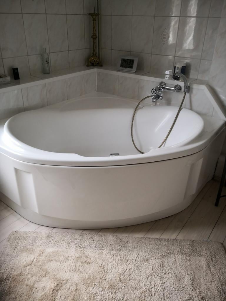 Baignoire de coin, Huis en Inrichting, Badkamer | Complete badkamers, Gebruikt, Ophalen