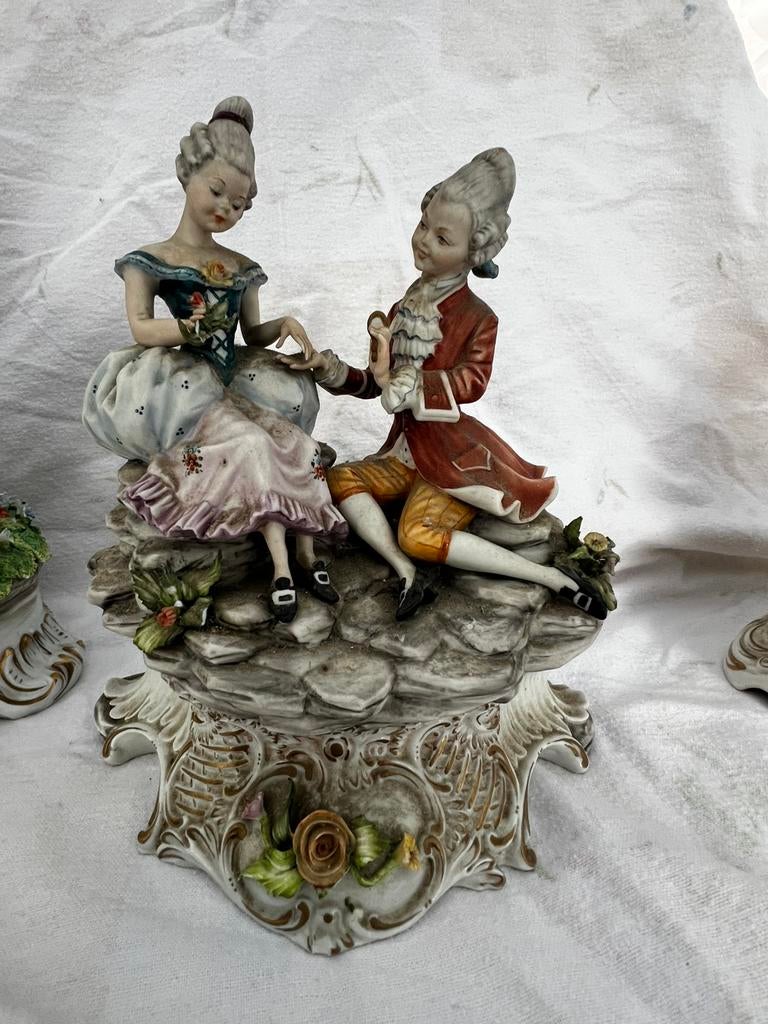 Capodimonte porselein — romantisch tafereel — Italië, Antiek en Kunst, Ophalen