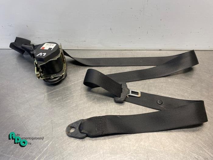 Ceinture de sécurité avant gauche d'un Mercedes SLK (SLK 9, Autos : Pièces & Accessoires, Habitacle & Garnissage, Mercedes-Benz