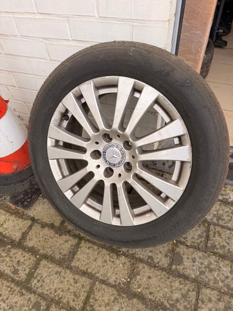 4 jantes Mercedes 16" avec pneus en fin de vie, Autos : Pièces & Accessoires, Pneus et Jantes, 16 pouces, Véhicule de tourisme