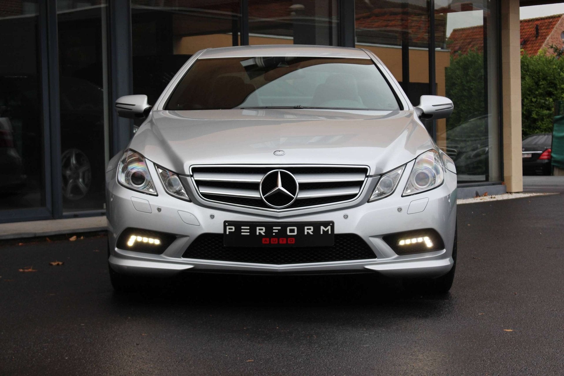 Mercedes-Benz E 250 1.8i COUPÉ*AMG LINE*AUTOMAAT*205PK*, Auto's, Mercedes-Benz, Automaat, Gebruikt, Zwart, 4 cilinders