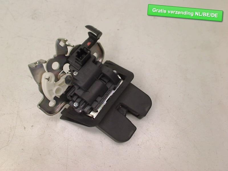 SERRURE COFFRE Audi Q5 (8RB) (01-2008/05-2017) (8R0827505), Auto-Union-Straße  1,
85057  Ingolstadt, DE, Info@audi.de, Haillon arrière