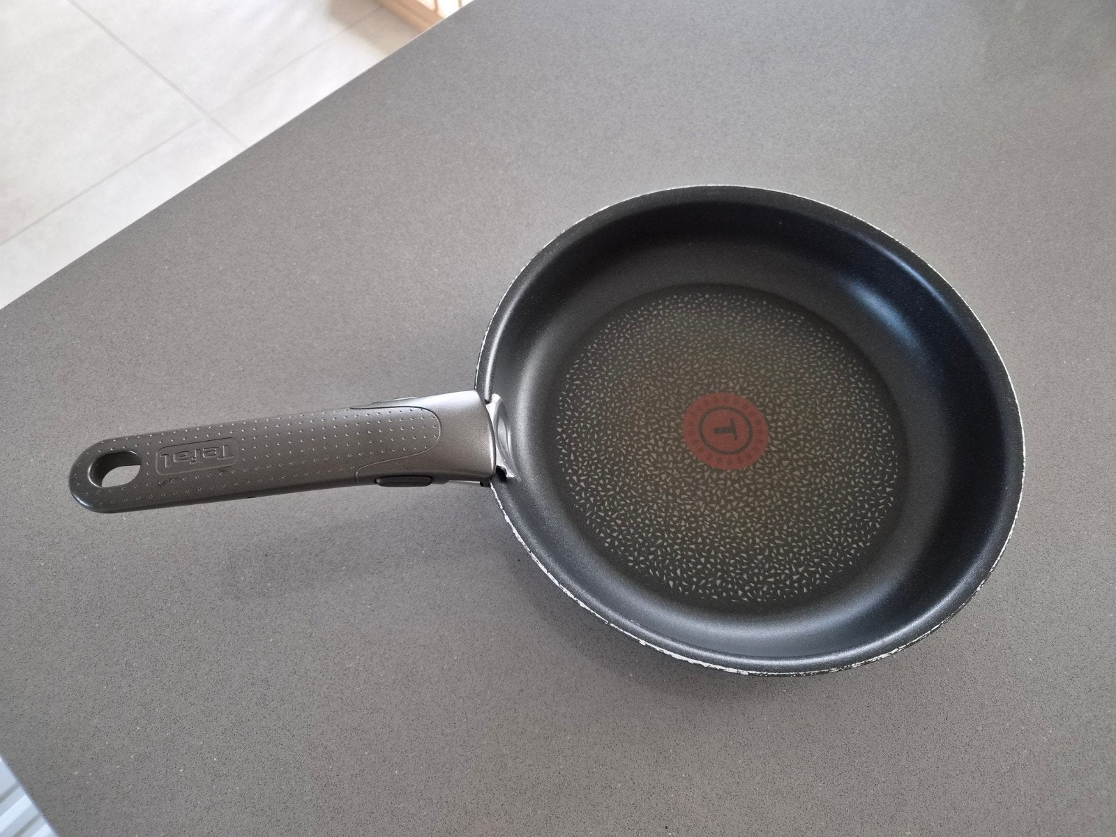 tafel pan 24cm, Ophalen, Tefal