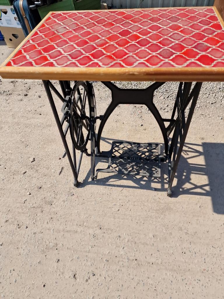 Table en fonte  , machine à coudre, Enlèvement