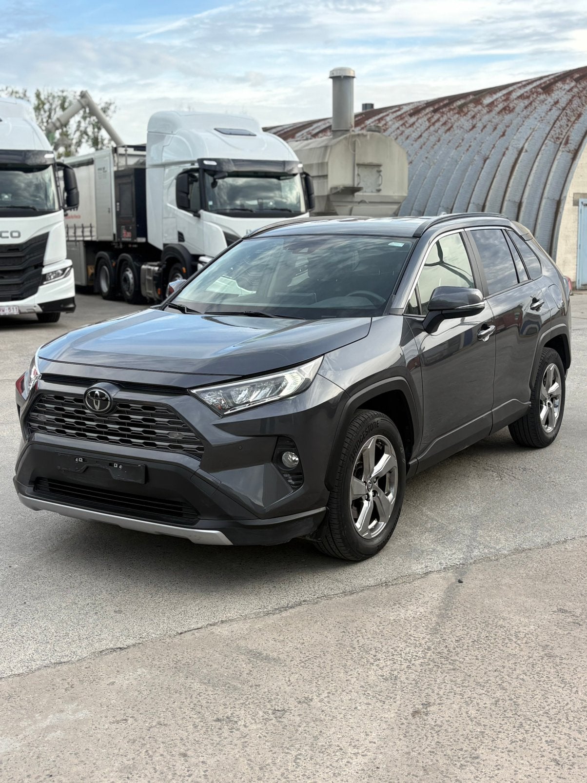 TOYOTA RAV 4 2.0i ESSENCE 32.000KM BOITE AUTOMATIQUE, Autos, Toyota, Argent ou Gris, Euro 6, 5 portes, 5 places