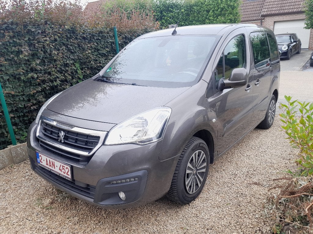 Peugeot partner 1.6 benzine manueel, Auto's, Peugeot, Particulier, Partner, Trekhaak, Benzine, Euro 6, Overige carrosserie, 5 deurs
