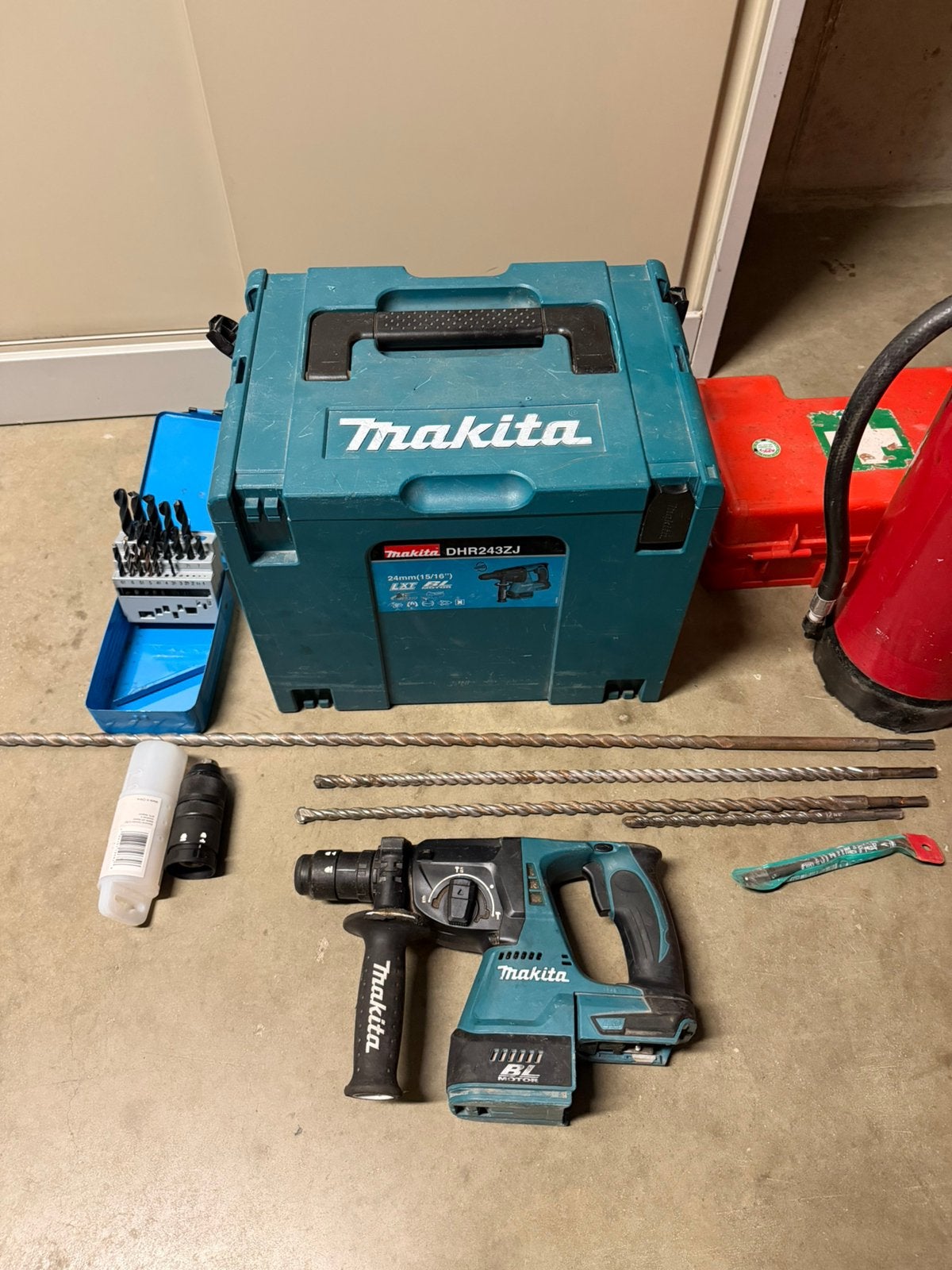 Lot complet d'outils, Comme neuf, Enlèvement, Makita, Autres types
