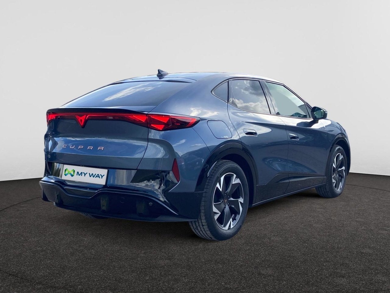 Cupra Tavascan ENDURANCE BUSINESS 77 KWH 286 PK, Autos, Ordinateur de bord, Achat, Automatique, Bleu