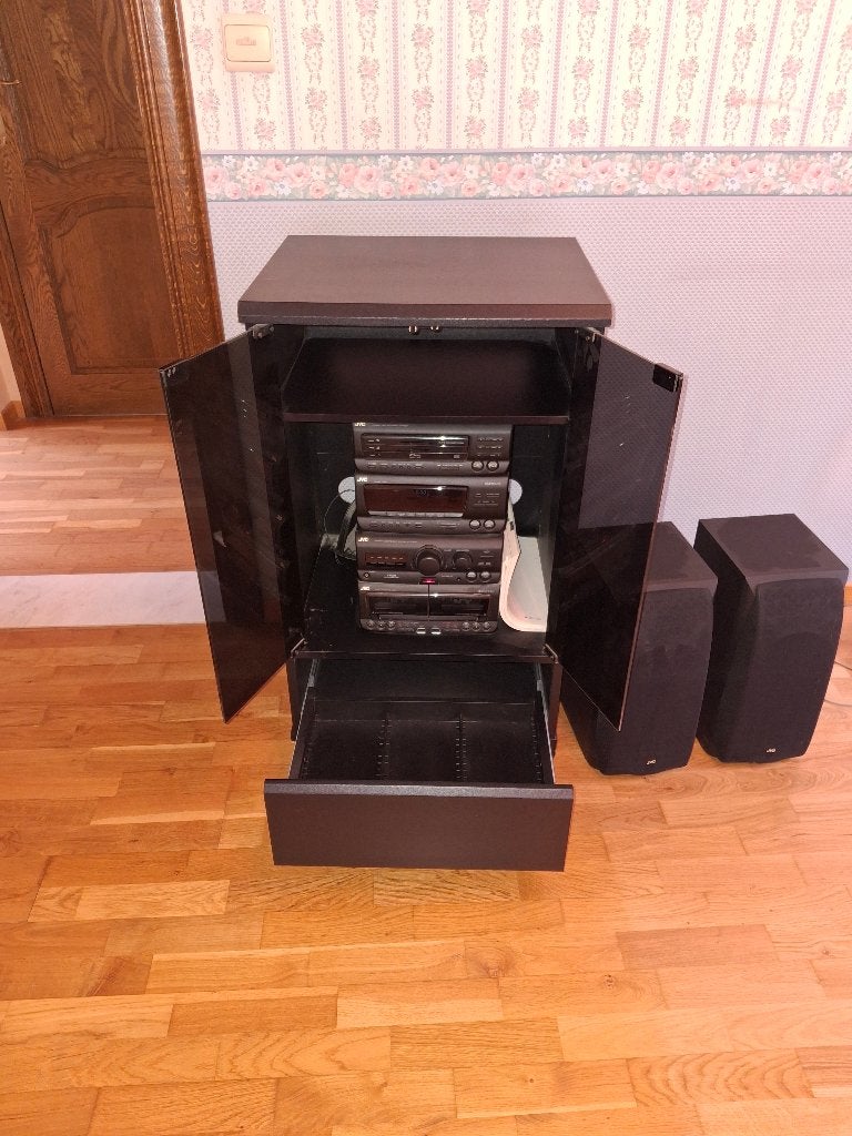Installation stéréo JVC avec mobilier, Enlèvement, Comme neuf, Deck cassettes ou Lecteur-enregistreur de cassettes, JVC