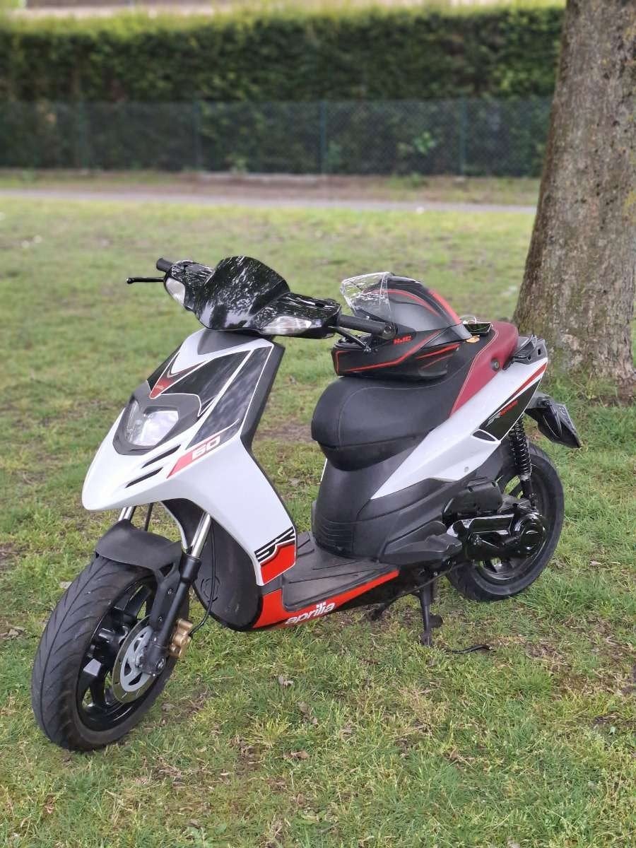 Aprillia sr50 50cc 2-takt, Fietsen en Brommers, Scooters | Aprilia, Ophalen, Tweetakt, SR 50, 50 cc