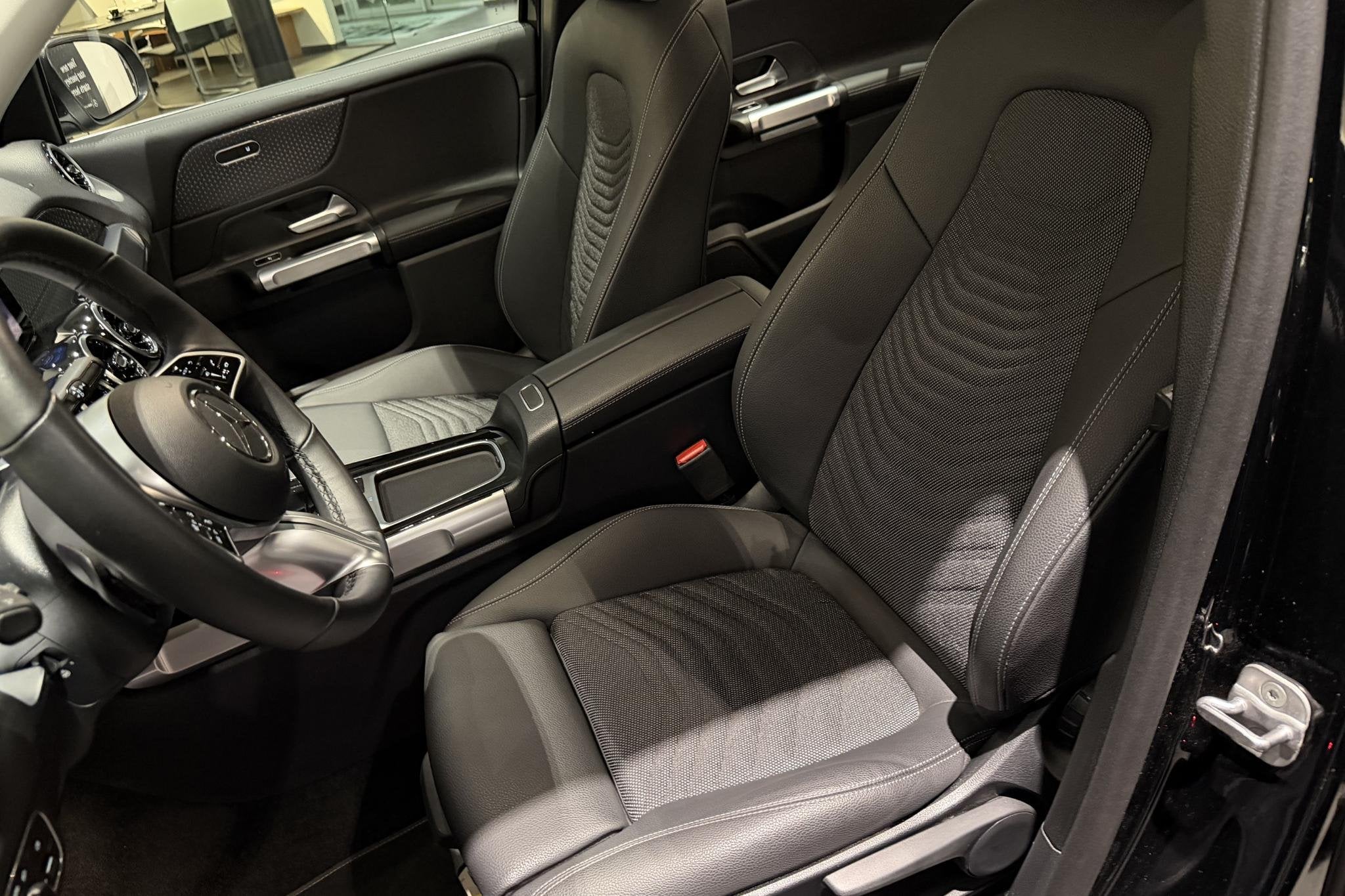 Mercedes-Benz GLB-Klasse 220 4MATIC Luxury Line 7 Zitplaatse, 1800 kg, Entreprise, Entretenue par le concessionnaire, 5 portes