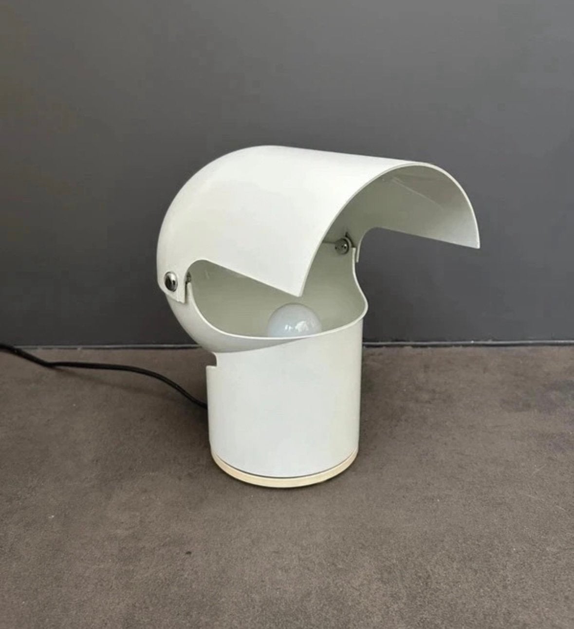 Artemide Pileino tafellamp van Gae Aulenti uit de jaren 70, Antiek en Kunst, Kunst | Designobjecten, Wit, Gemerkt, Metaal, Lamp