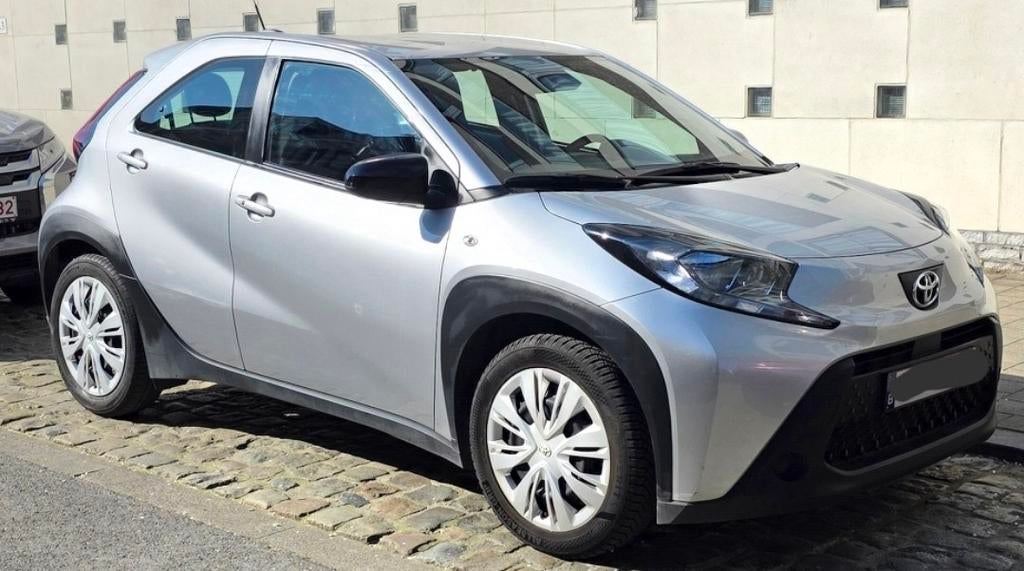 Toyota Aygo X 2023 8700km, Autos, Toyota, Argent ou Gris, Achat, Euro 6, Boîte manuelle