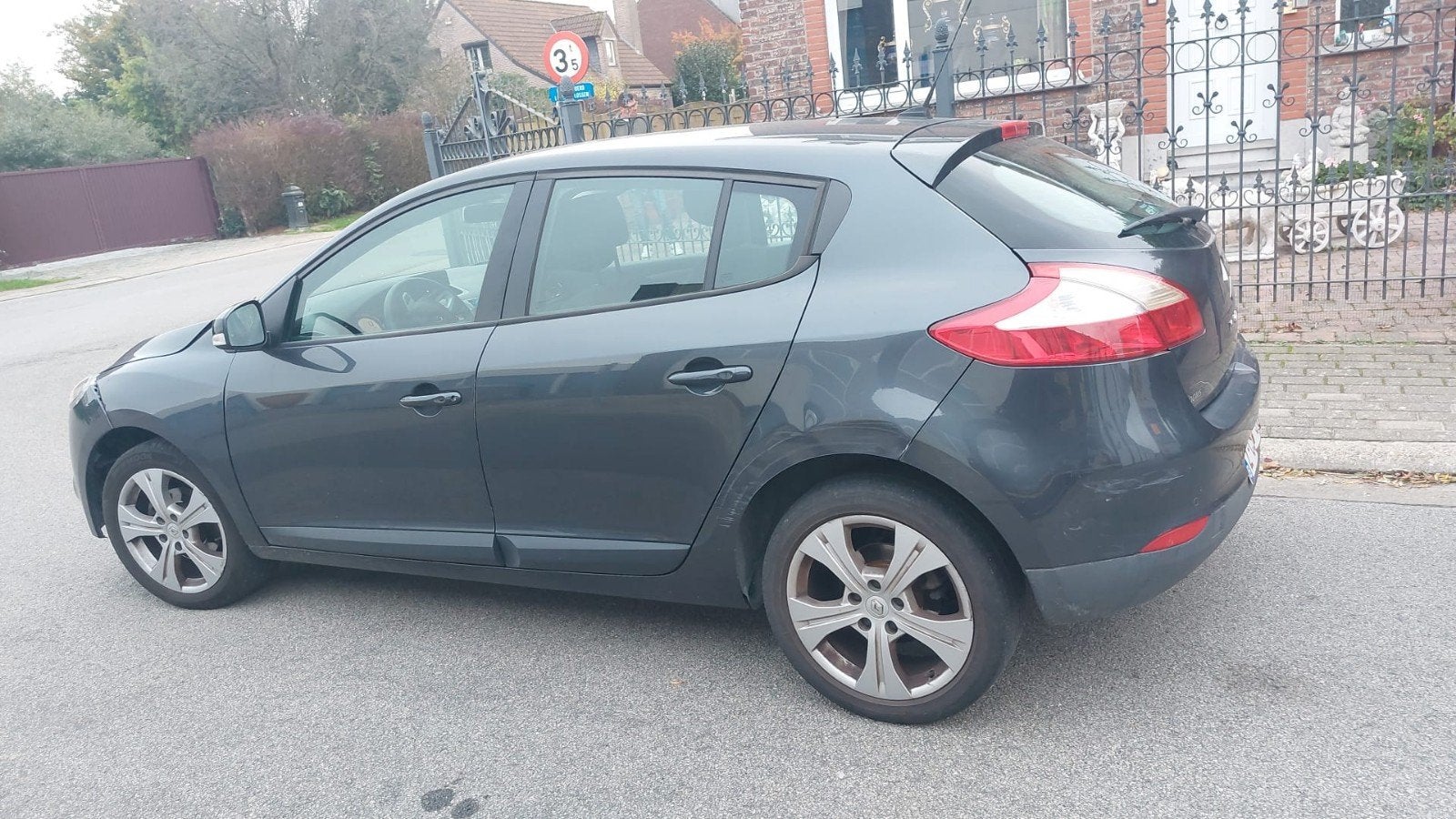 renault megane - 1.5 dci diesel - boite automatique 2012, Auto's, Euro 5, 4 cilinders, Adaptive Cruise Control, Zwart
