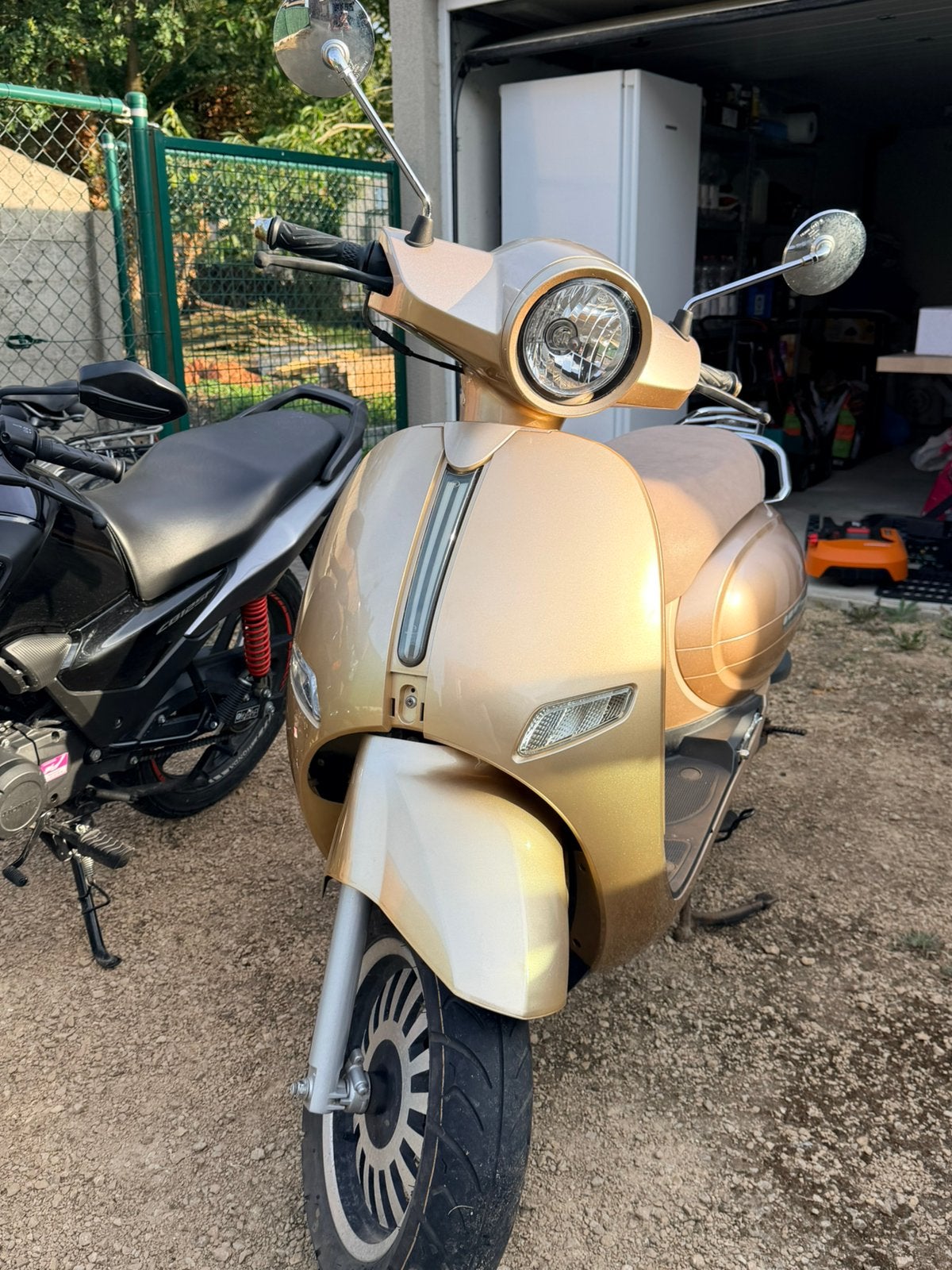 Alfa London, Fietsen en Brommers, Ophalen