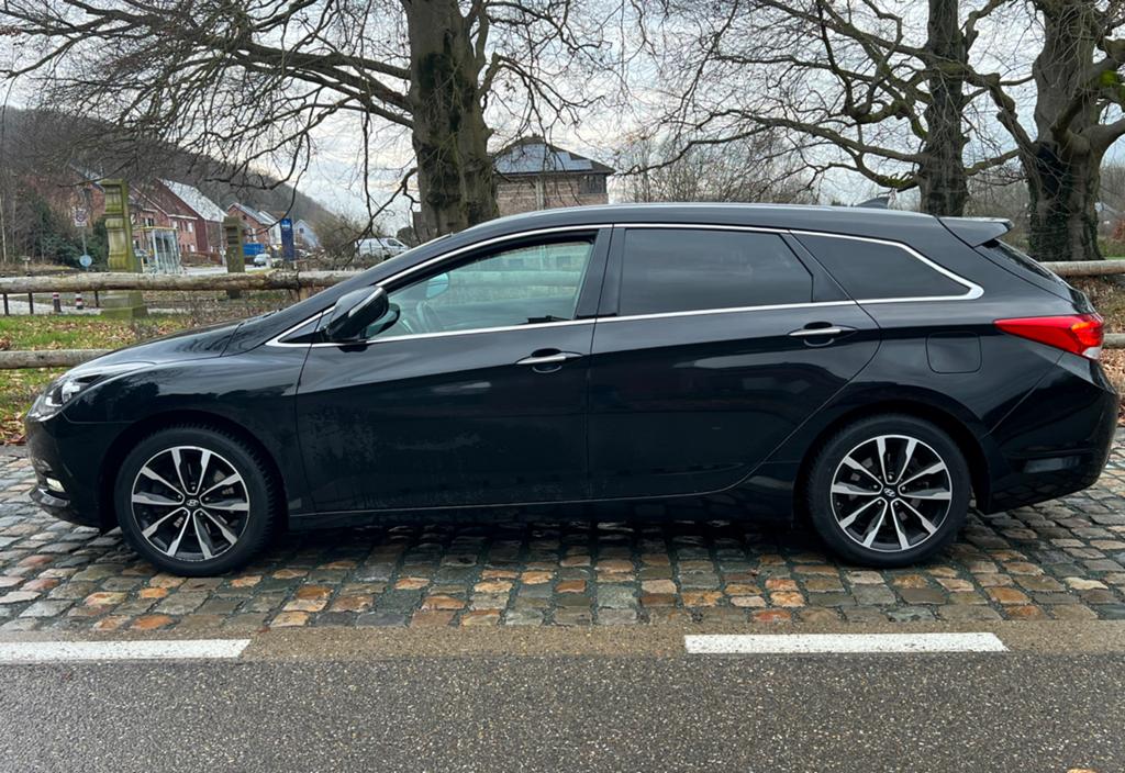 Hyundai i40 2018, Auto's, Hyundai, Voorwielaandrijving, Stof, 4 cilinders, Zwart