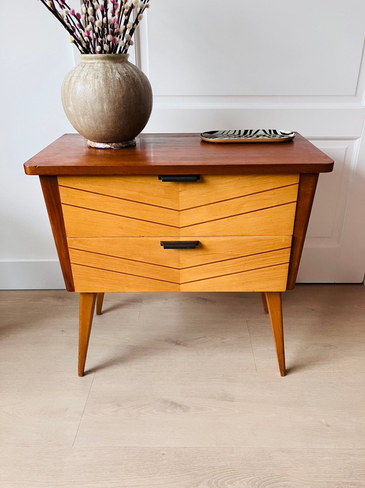 Vintage  nachtkastje uit de jaren 60, Huis en Inrichting, Slaapkamer | Nachtkastjes, Zo goed als nieuw, 55 tot 70 cm, 45 tot 65 cm