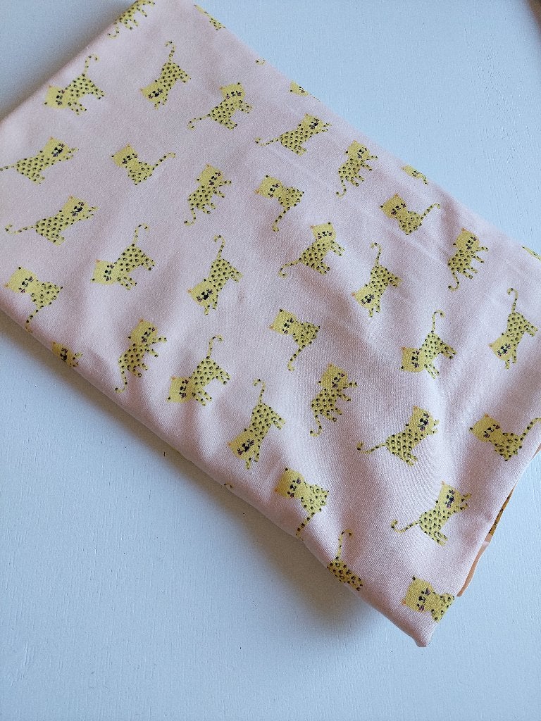 Promo ! 564) 1,5 mètre tricot de coton petite panthère, Neuf, Enlèvement ou Envoi, Rose, Coton