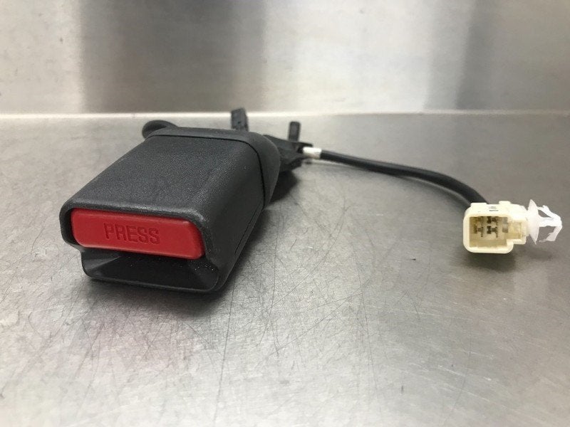 BOUCLE DE CEINTURE ARRIÈRE DROIT Suzuki Baleno (EW / FW), Utilisé, Suzuki