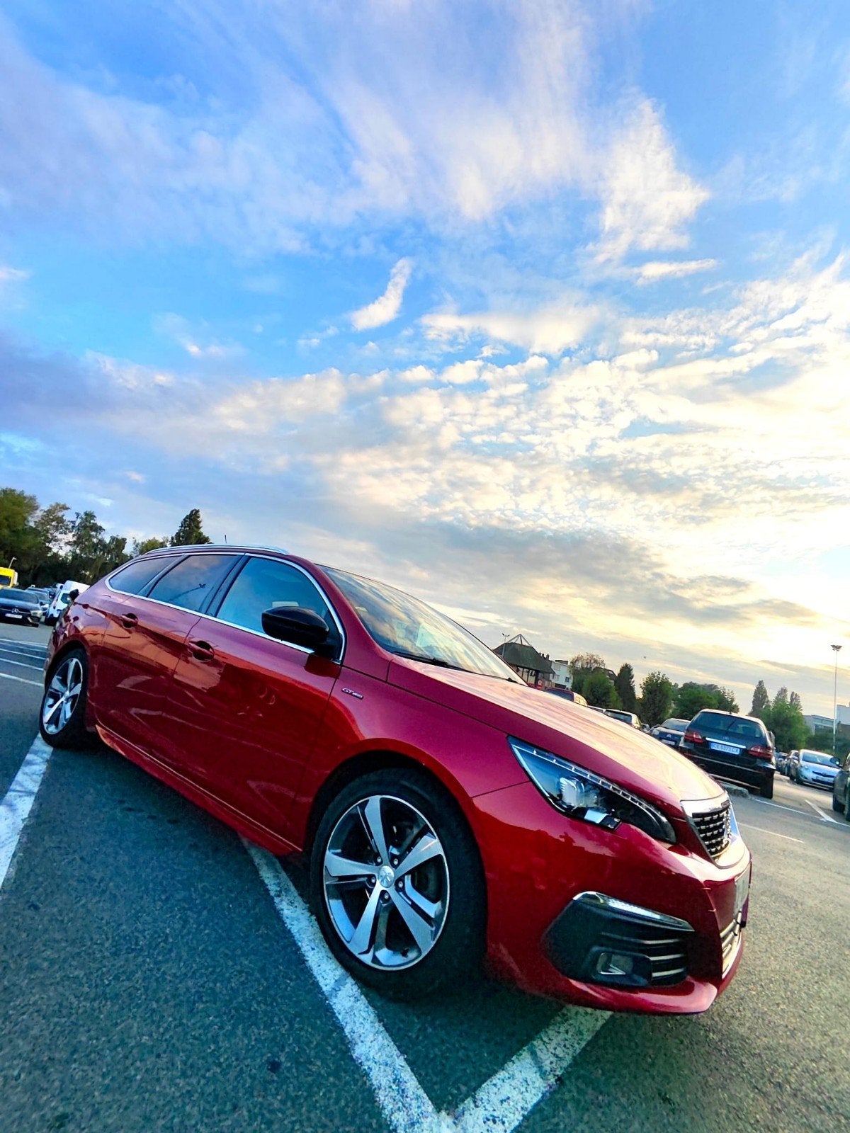 Peugeot 308, 1.5 Diesel - 2018, 133.000 Km - Panorama, Autos, Rouge, USB, Achat, Euro 6