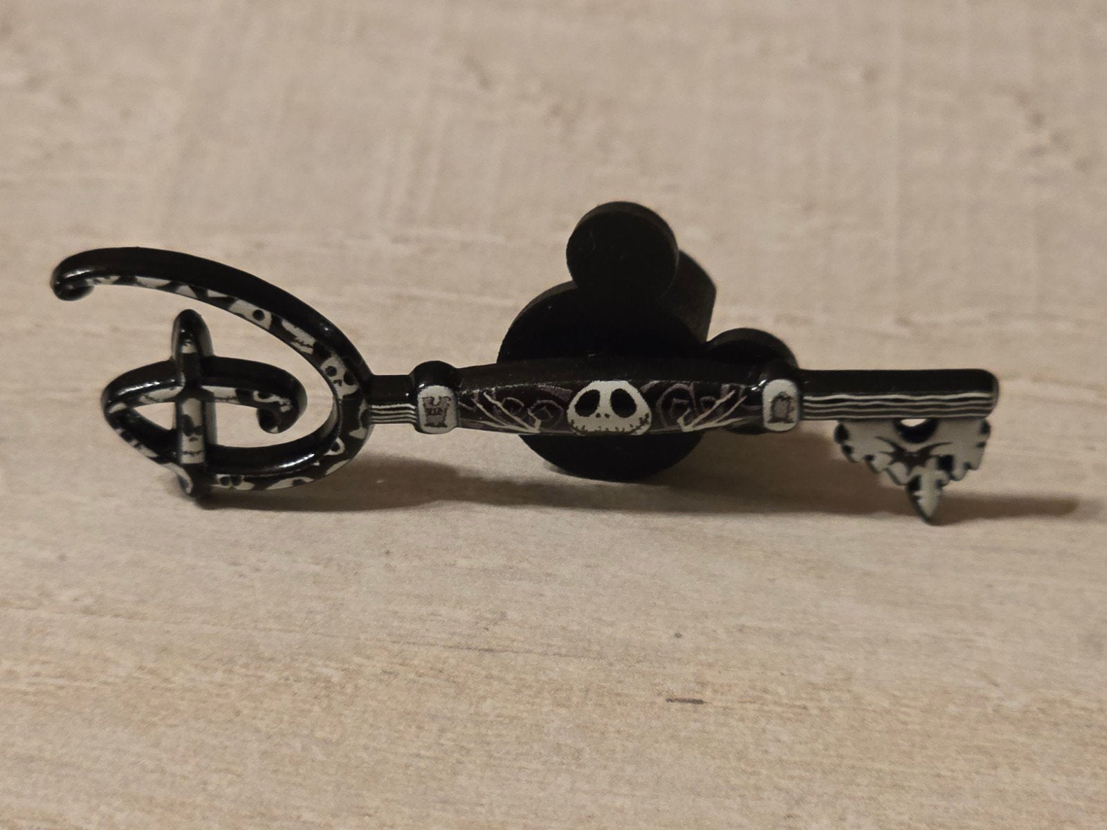 Jack Key Loungefly Pin Nightmare before Christmas, Collections, Disney, Enlèvement ou Envoi, Autres personnages, Comme neuf, Autres types