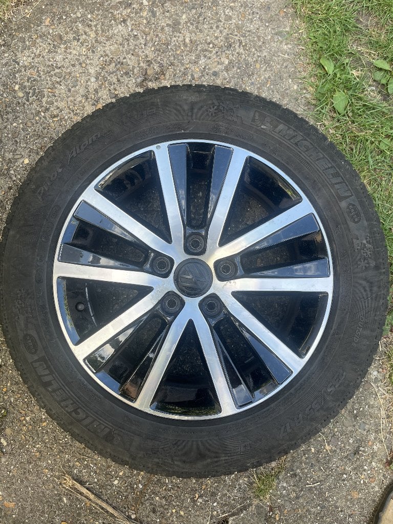 VW velgen met winterbanden, Auto-onderdelen, Banden en Velgen, Ophalen, Banden en Velgen, 17 inch, Winterbanden