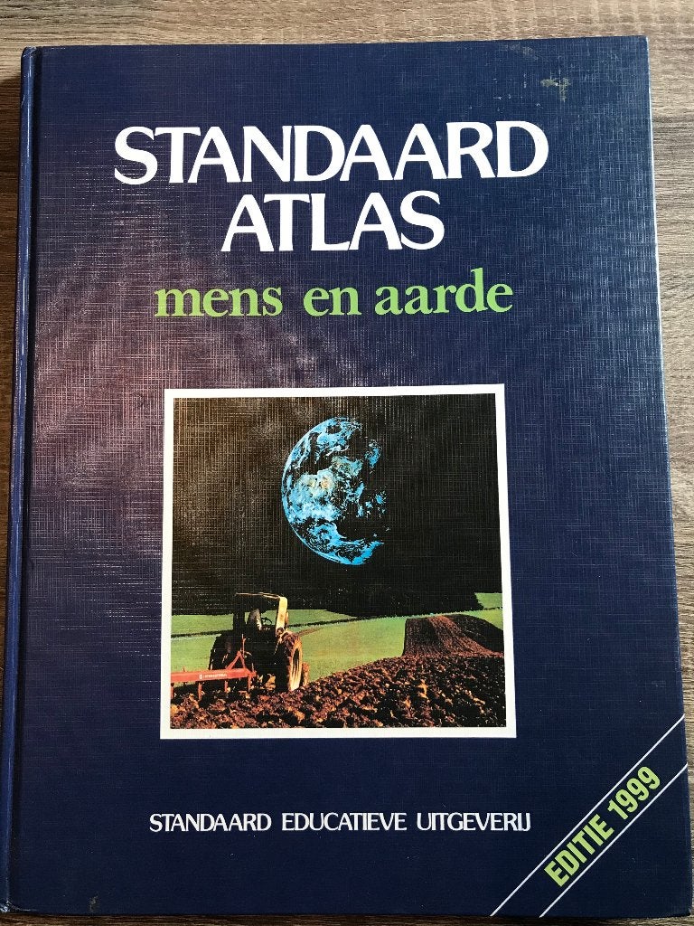 Standaard atlas mens en aarde, Boeken, Atlassen en Landkaarten, Gelezen, Overige typen, Ophalen of Verzenden, Wereld
