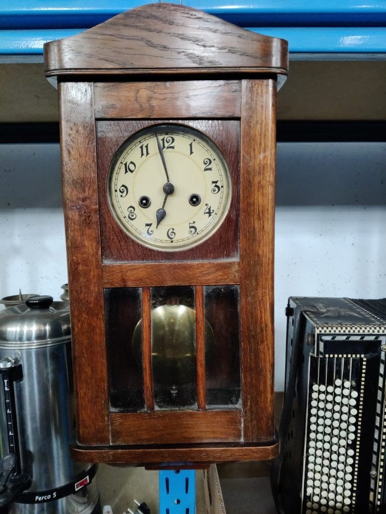 Mooie werkende hangklok, Ophalen