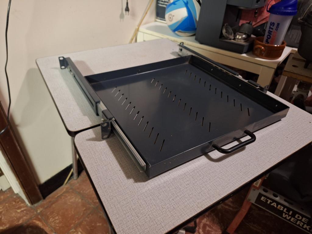 Uitschuifbaar 1U rack voor 19", Computers en Software, Serverkasten, Ophalen