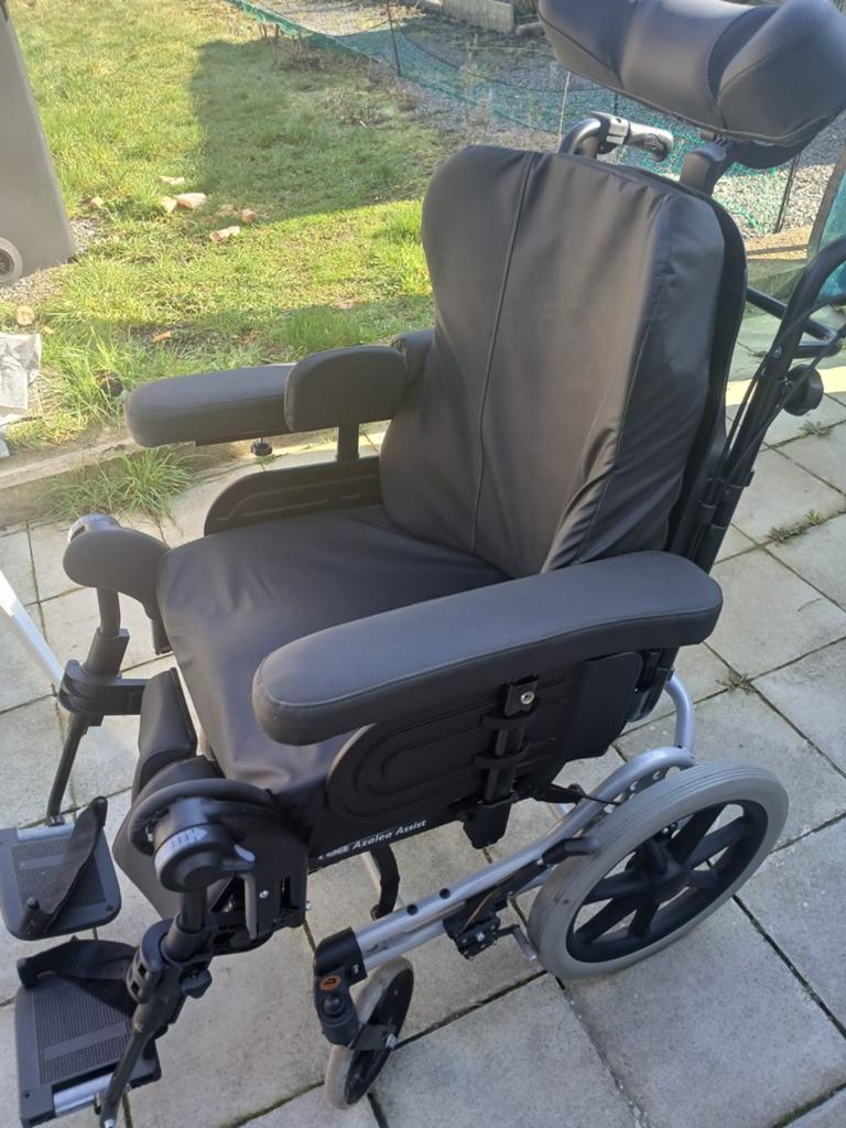Kantel Zorgstoel van Invacare Azalea €3000 nieuw nieuwstaat, Diversen, Rolstoelen, Ophalen
