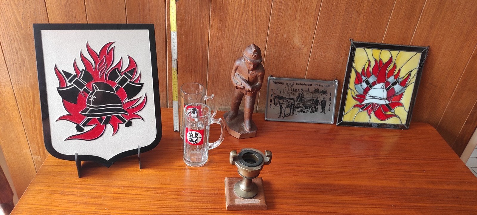 7 Brandweer-memorabilia:5 uit glas 2 loodglas) ,1 hout en 1, Verzamelen, Overige Verzamelen, Ophalen of Verzenden