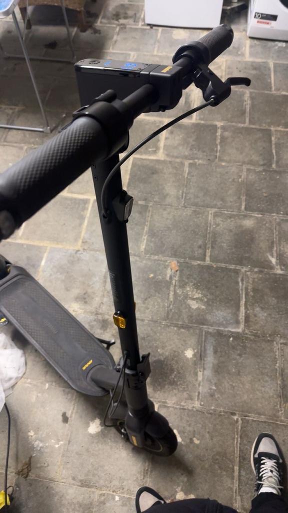 Ninebot g2 max, Fietsen en Brommers, Steps, Ophalen, Zo goed als nieuw