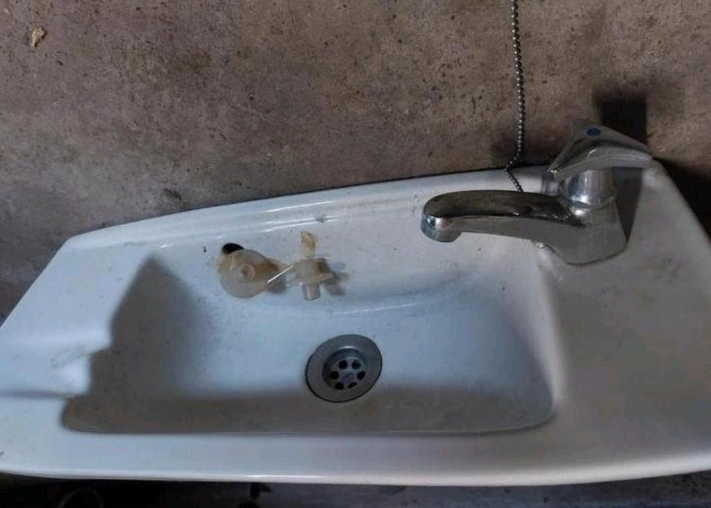 Klein wasbakje / handenwasser met kraan en afvoer, Ophalen, Kraan